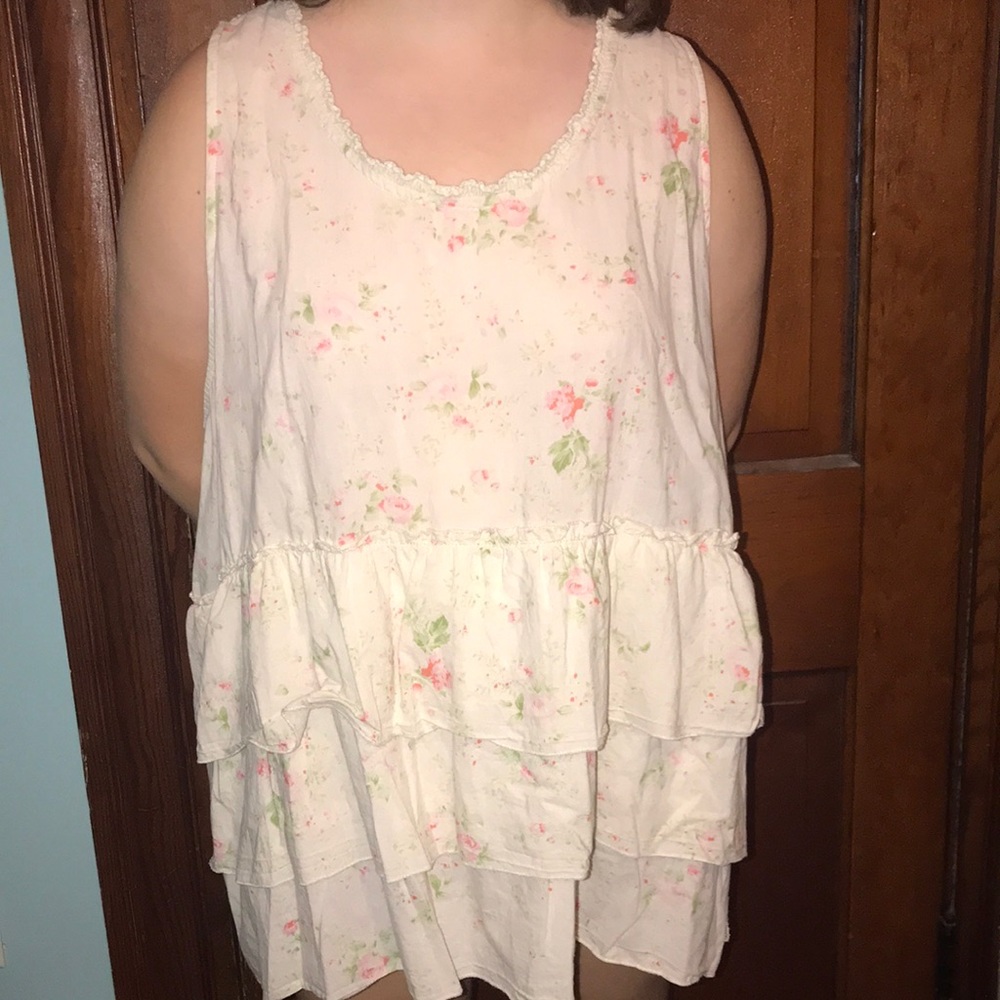 Les Ours top in XL with Ruffles